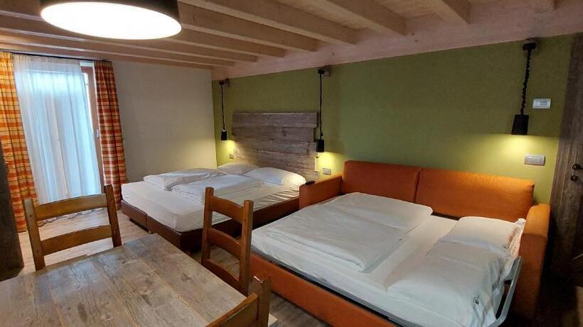 غرفة سوبيريور سرير كينج, Horse House