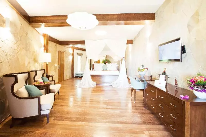 Superior Room with Terrace, Baan Karon Resort