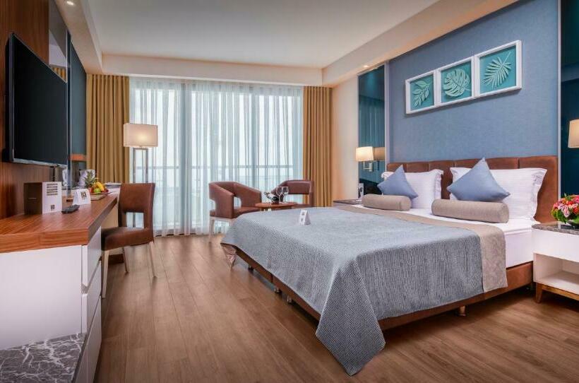 اتاق استاندارد با چشمانداز دریا, Baia Lara