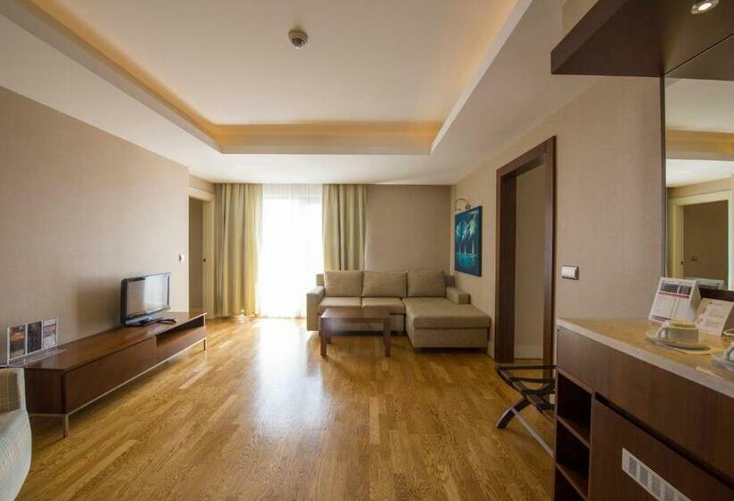 سوییت با چشم‌انداز دریا, Ramada Plaza Antalya