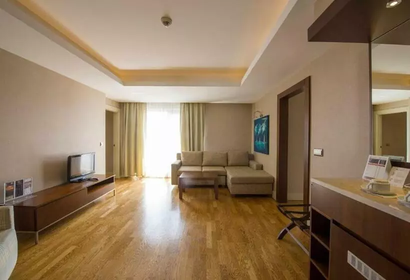 سوییت با چشم‌انداز دریا, Ramada Plaza Antalya