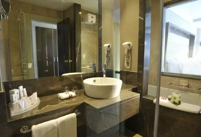 سوییت با چشم‌انداز دریا, Ramada Plaza Antalya