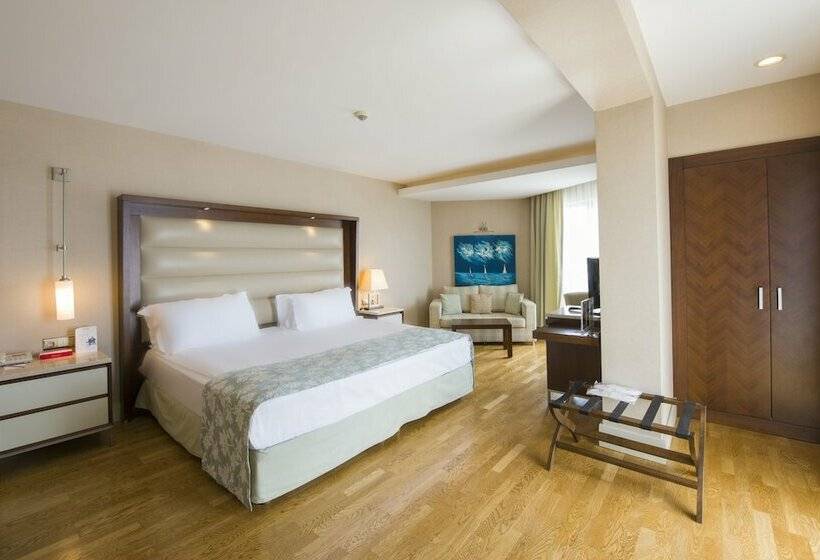 سوییت با چشم‌انداز دریا, Ramada Plaza Antalya