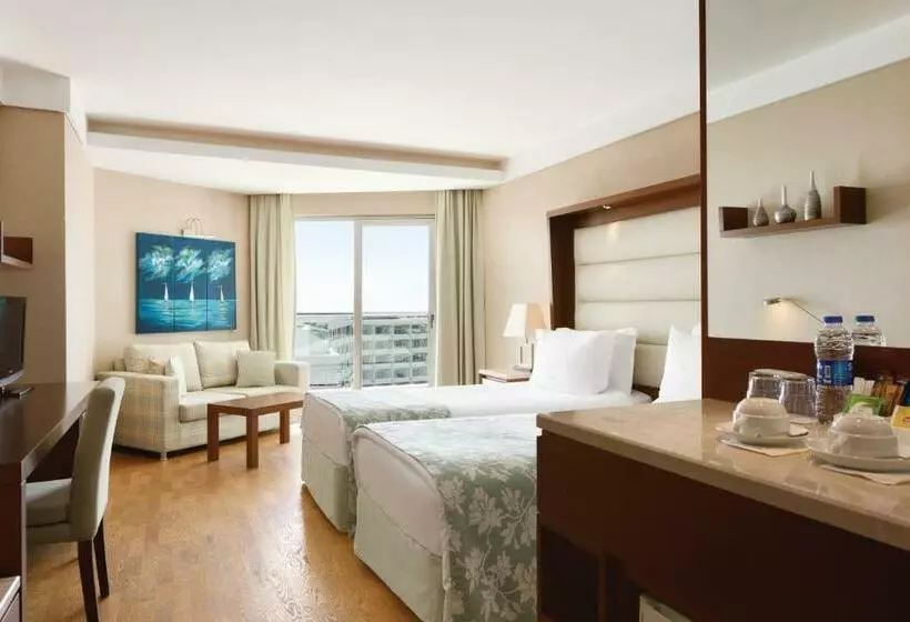 اتاق لوکس با چشم‌انداز دریا, Ramada Plaza Antalya