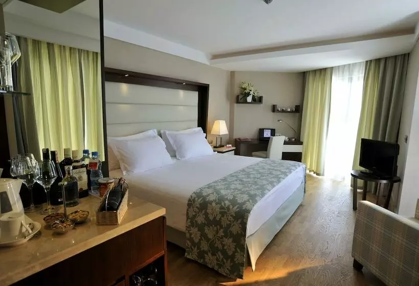 اتاق لوکس با چشم‌انداز دریا, Ramada Plaza Antalya