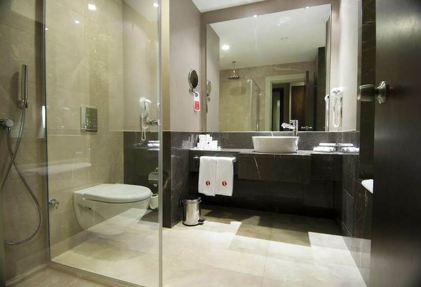 اتاق لوکس با چشم‌انداز دریا, Ramada Plaza Antalya