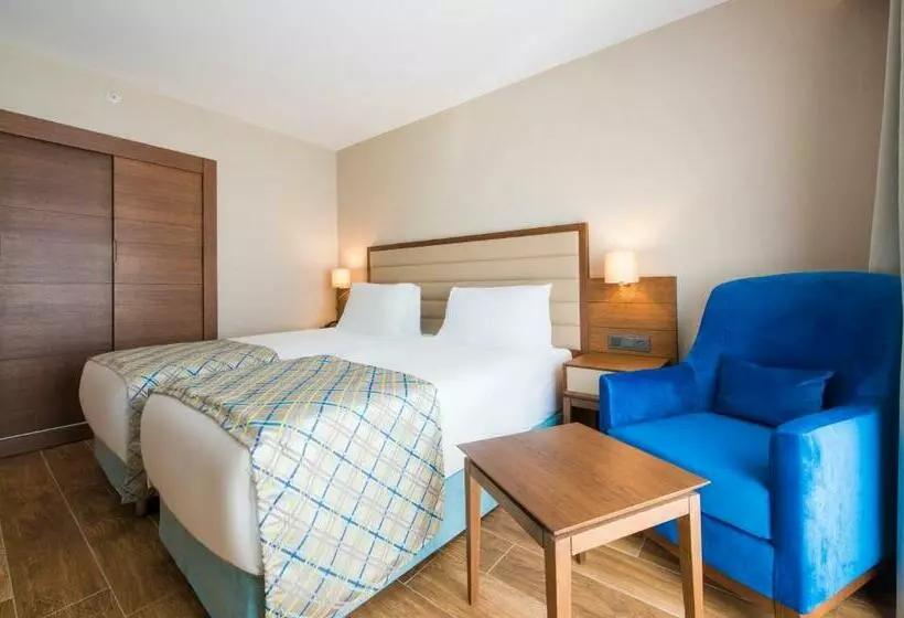 اتاق لوکس با چشم‌انداز شهر, Ramada Plaza Antalya