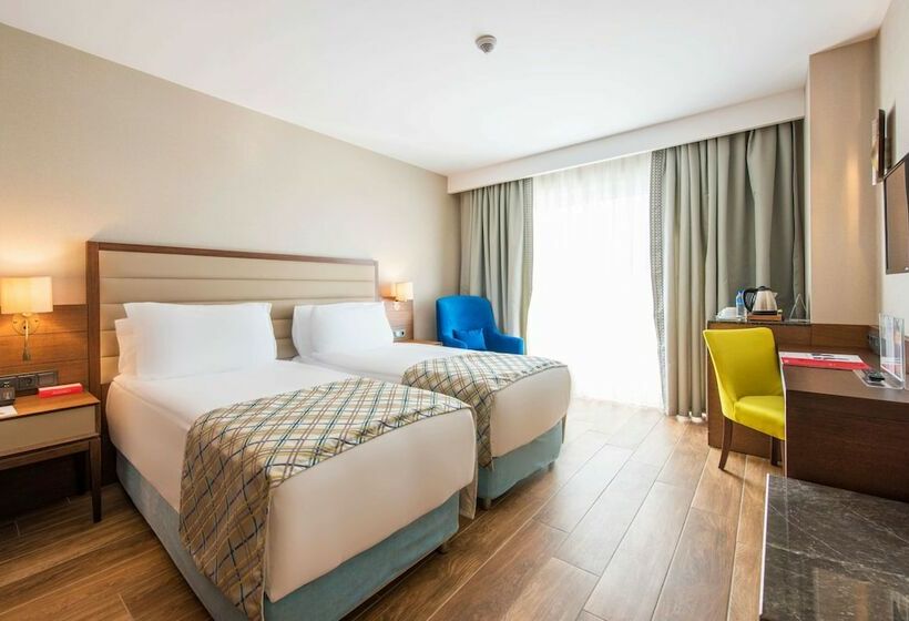 اتاق لوکس با چشم‌انداز شهر, Ramada Plaza Antalya