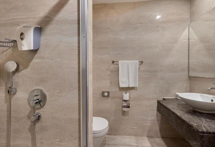 اتاق لوکس با چشم‌انداز شهر, Ramada Plaza Antalya