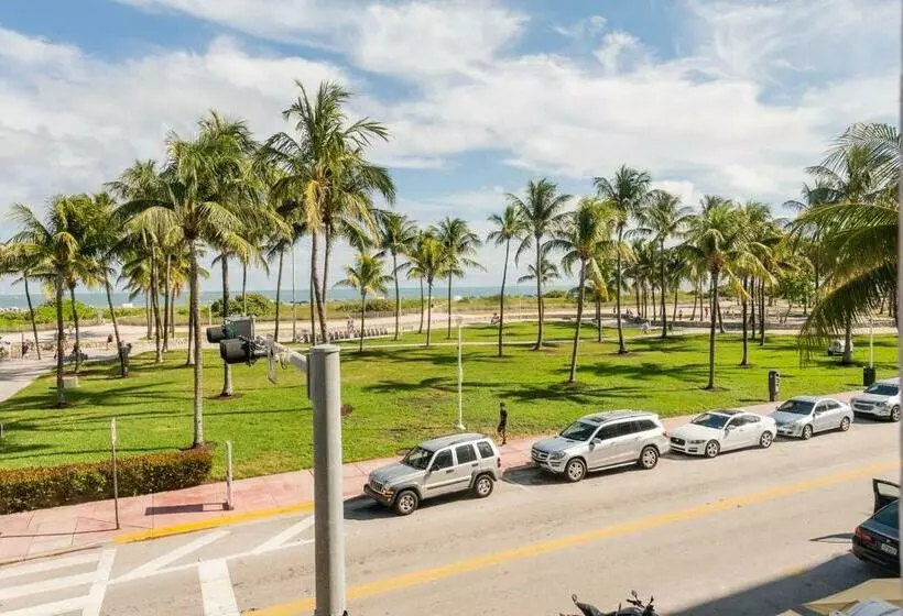 オーシャンビュースタンダードルーム, Majestic Hotel South Beach