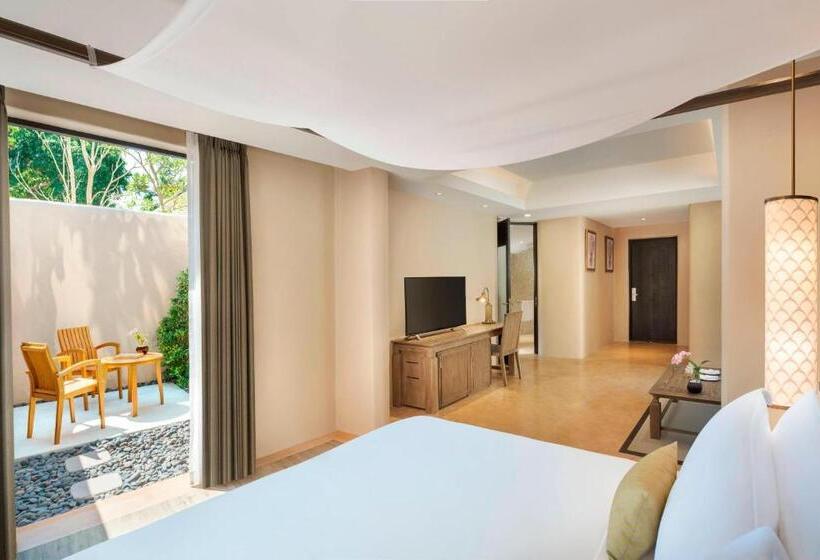 اتاق لوکس با تخت بزرگ, The Naka Island, A Luxury Collection Resort & Spa, Phuket