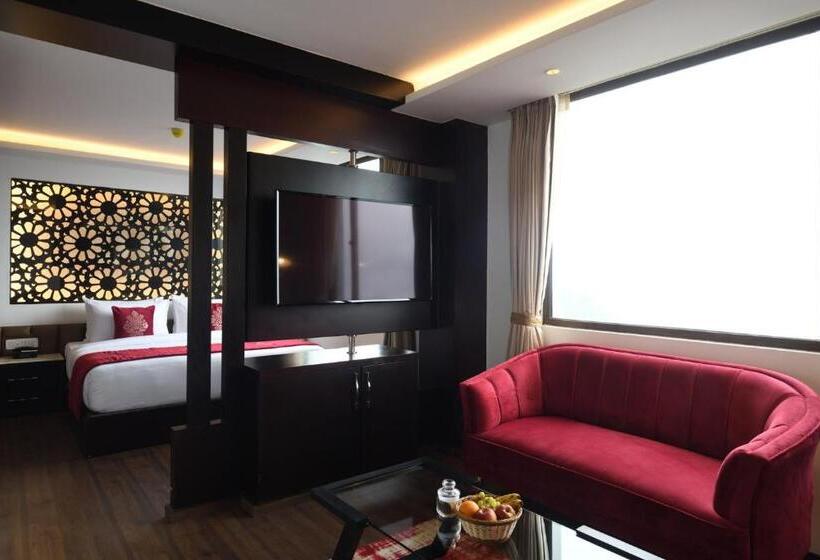 キングサイズベッドのスタンダードルーム, Ramada By Wyndham Gangtok Hotel & Casino Golden