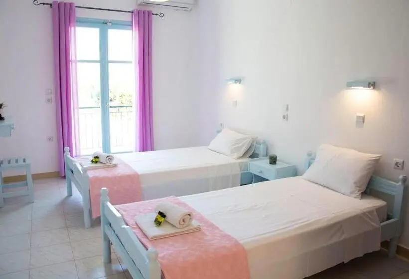 استودیوی استاندارد, Maria's Apartments