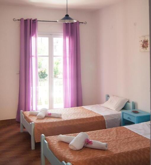 スタンダードスタジオ, Maria's Apartments