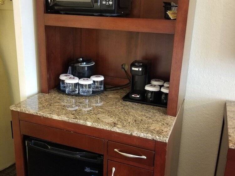 חדר סטנדרט שתי מיטות זוגיות, Clarion Inn & Suites Central Clearwater Beach