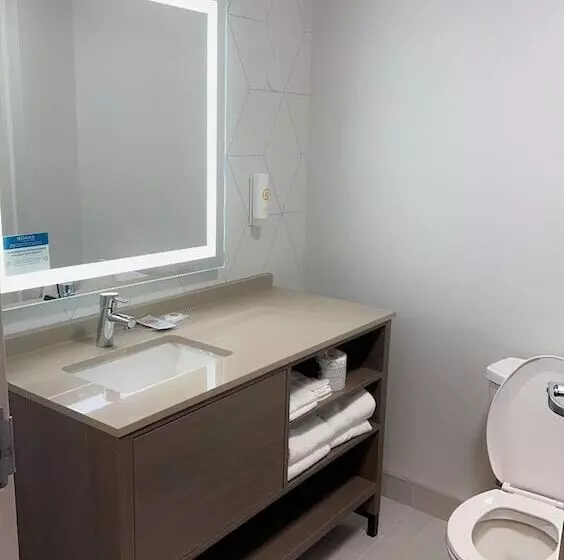Sviitti, Comfort Suites Columbus East Broad