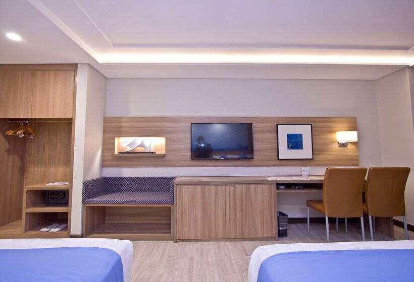 سوییت, Crown Regency Hotel Makati