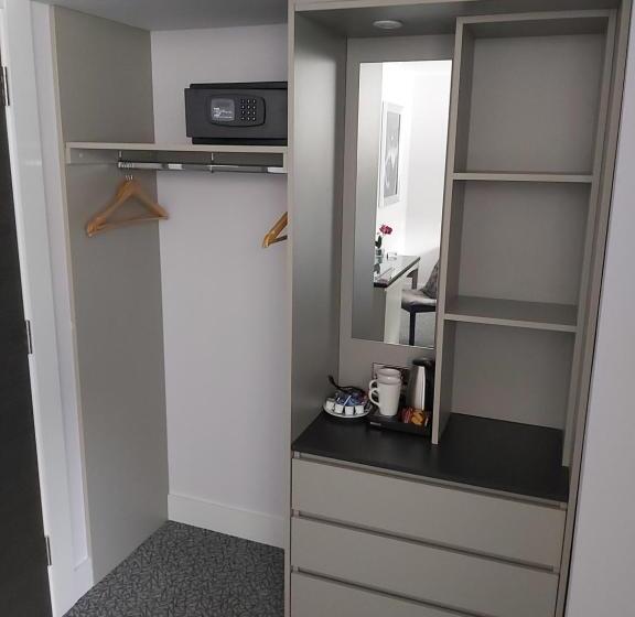 スタンダードシングルルーム, Dean Park