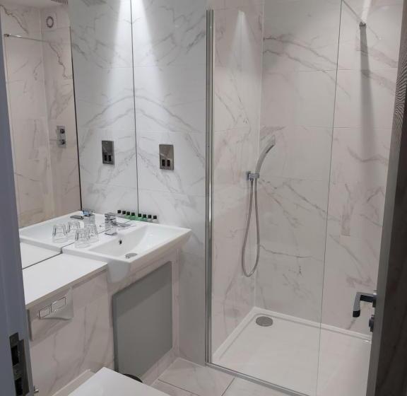 スタンダードルーム, Dean Park