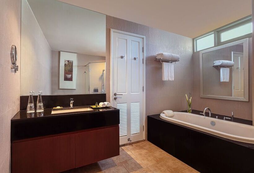 Suite Deluxe 2 Dormitoris, Dusit Suites Hotel Ratchadamri, Bangkok