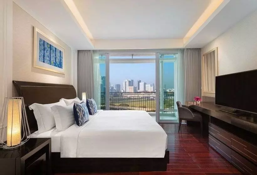 キングサイズベッドのデラックススイート, Dusit Suites Hotel Ratchadamri, Bangkok