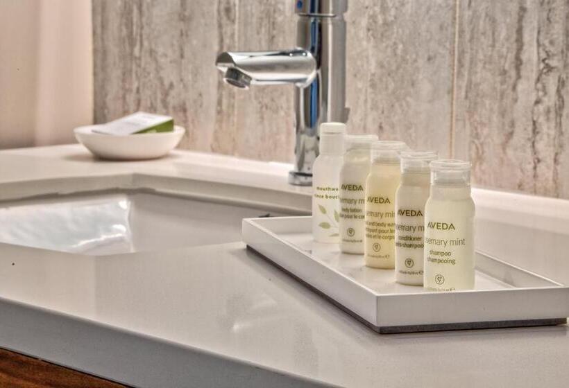 חדר סטנדרט עם מיטת קינג, Indigo   Memphis Downtown, An Ihg