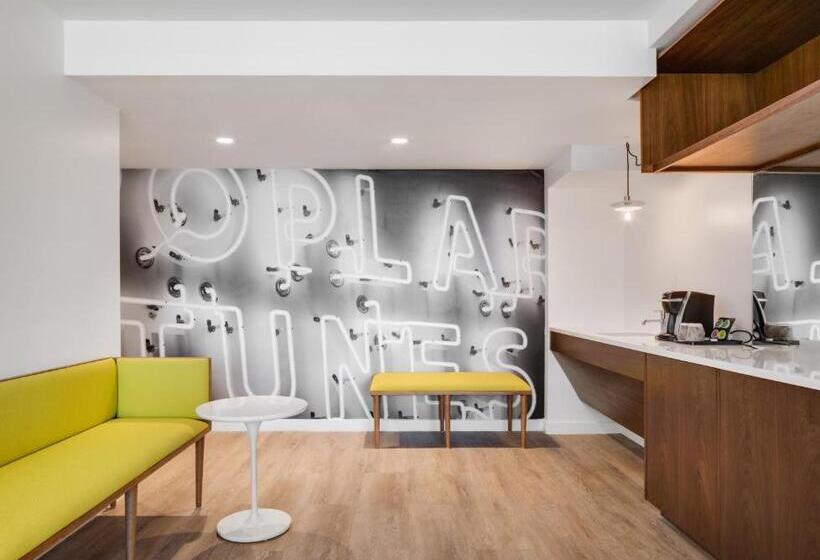 스탠다드 룸 킹사이즈 침대, Indigo   Memphis Downtown, An Ihg