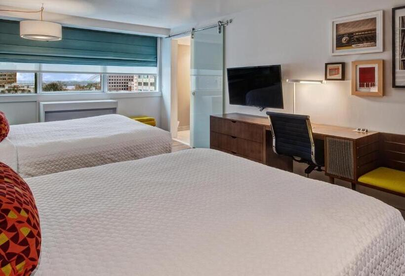 חדר סטנדרט מותאם לאדם עם מוגבלויות, Indigo   Memphis Downtown, An Ihg