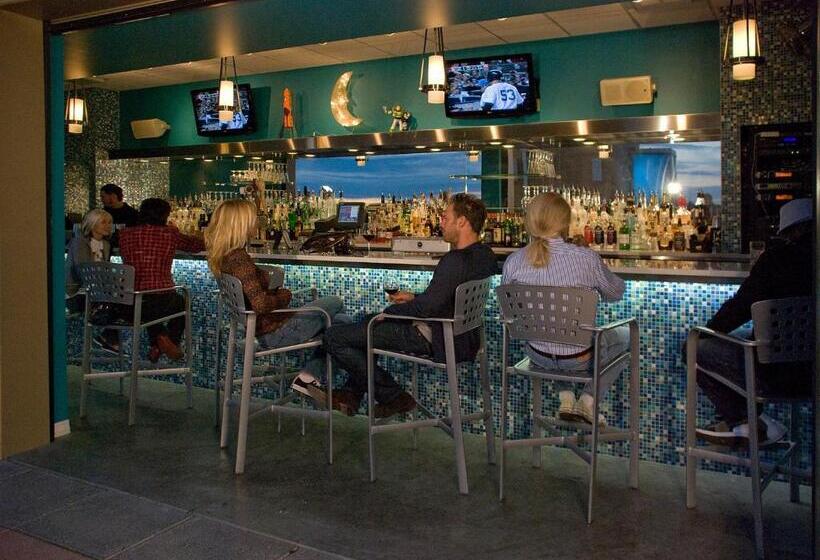 디럭스 룸 킹사이즈 침대, The Moonrise