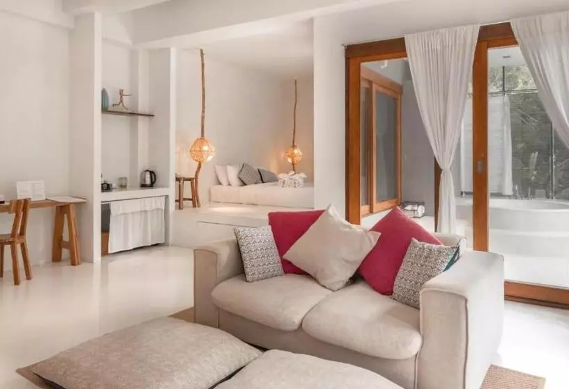 سوئیت با وان آب گرم, Proud Phu Fah Maerim Resort