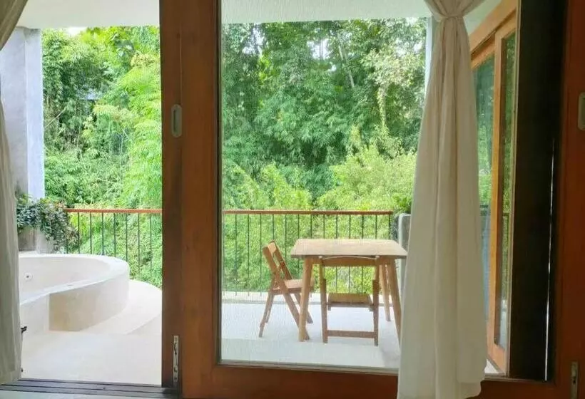 سوئیت با وان آب گرم, Proud Phu Fah Maerim Resort