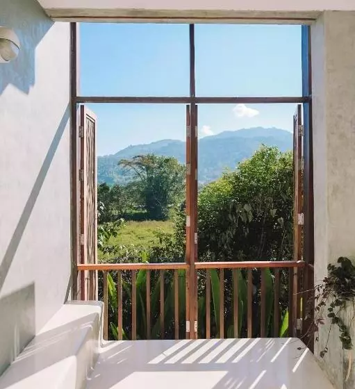 سوییت, Proud Phu Fah Maerim Resort