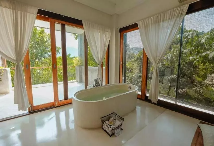 سوییت, Proud Phu Fah Maerim Resort