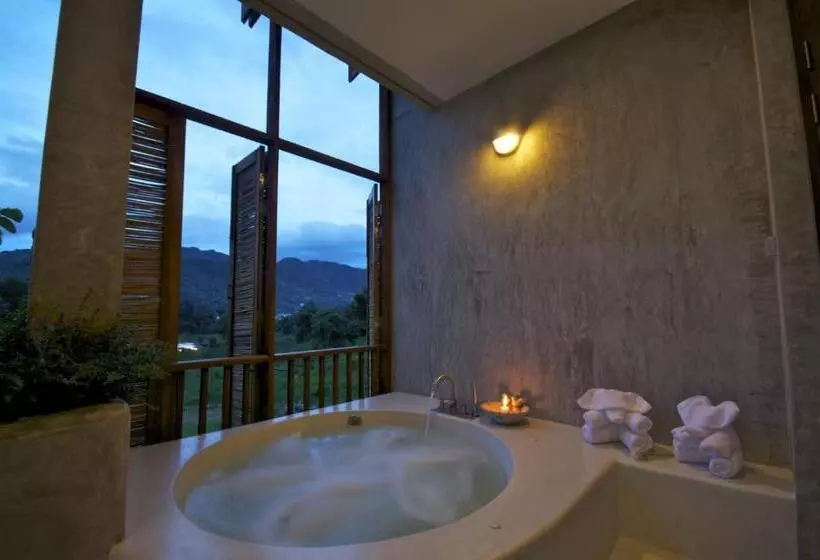سوییت با چشمانداز کوه, Proud Phu Fah Maerim Resort