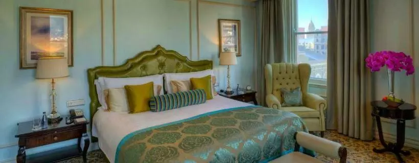 キングサイズベッド、シティビューデラックスルーム, Taj Cape Town