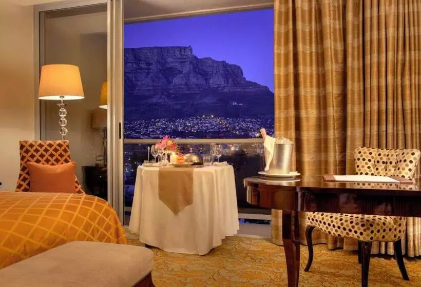 キングサイズベッドのデラックスルーム, Taj Cape Town