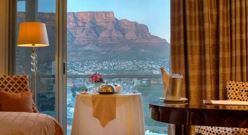 キングサイズベッドのデラックスルーム, Taj Cape Town