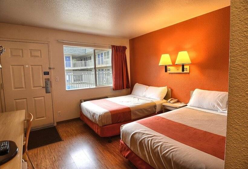 Номер Стандарт 2 Двуспальные Кровати, Motel 6coeur D Alene, Id