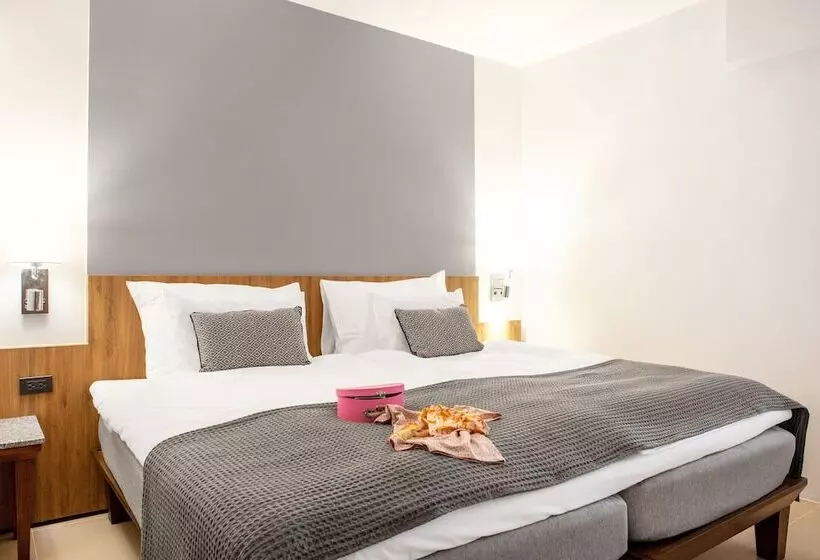 استودیوی استاندارد, Sunwing Kamala Beach