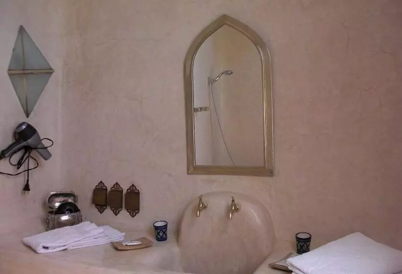 سوییت, Riad Tafilag