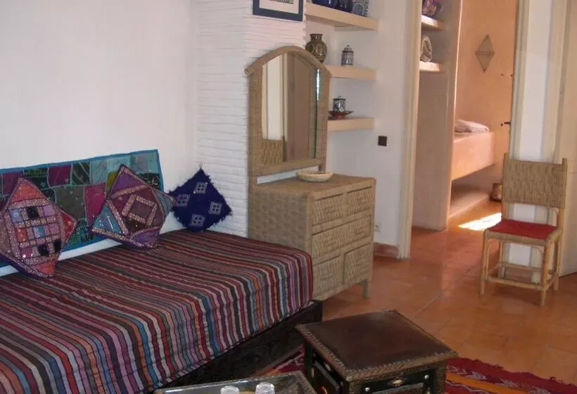 سوییت, Riad Tafilag