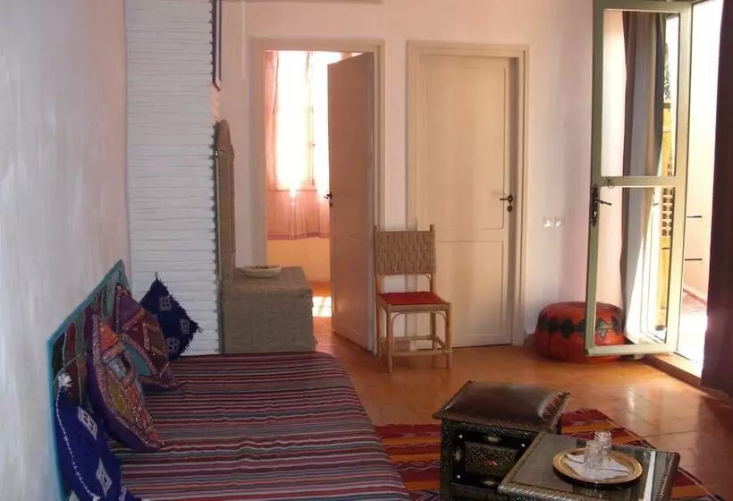 سوییت, Riad Tafilag