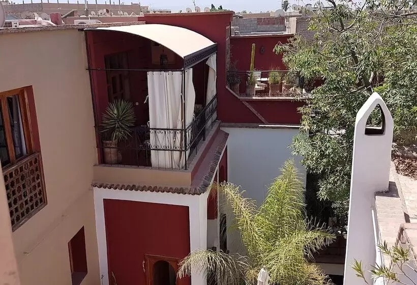 سوییت خانوادگی, Riad Tafilag