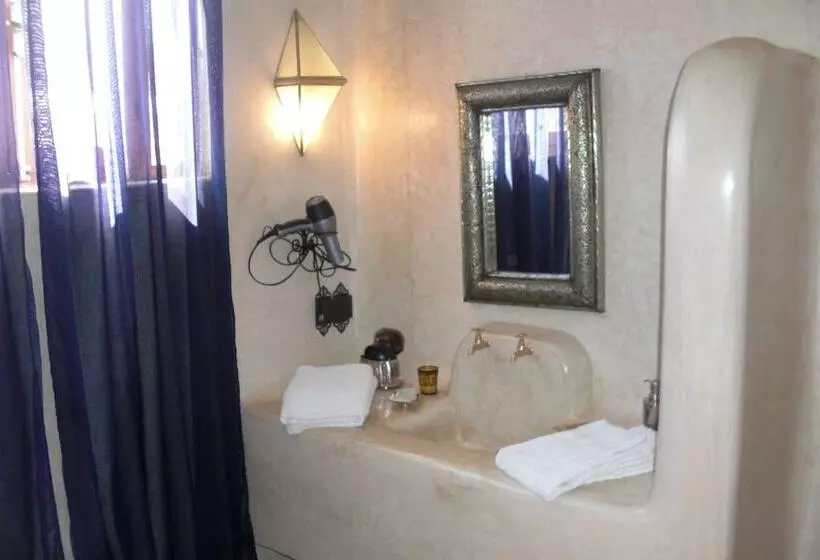سوییت خانوادگی, Riad Tafilag