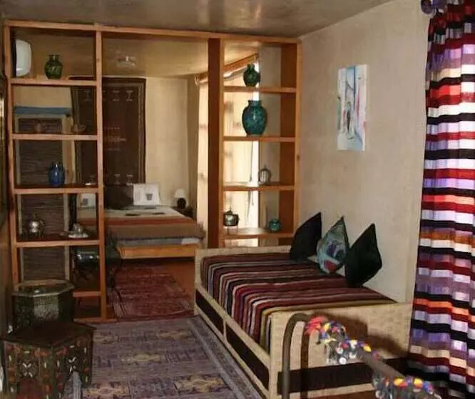 سوییت خانوادگی, Riad Tafilag
