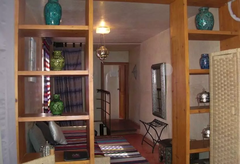 سوییت خانوادگی, Riad Tafilag