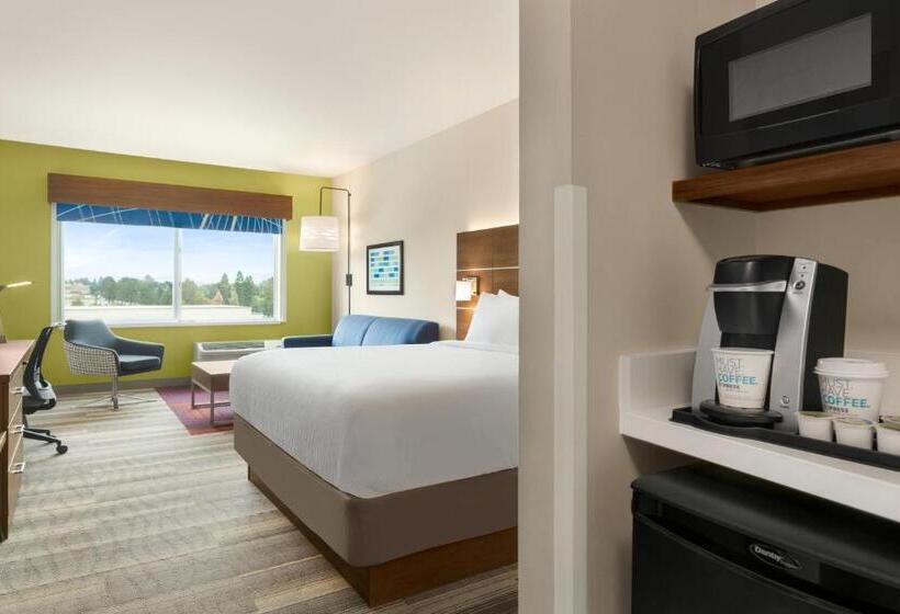 带大床的套房, Holiday Inn Express & Suites   Ukiah, An Ihg