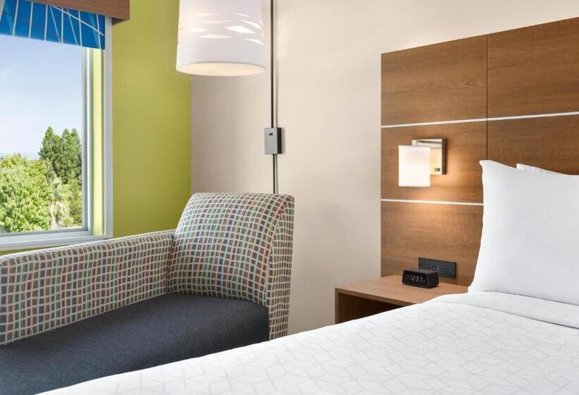 适合残疾人士使用的带超级大床的标准间, Holiday Inn Express & Suites   Ukiah, An Ihg