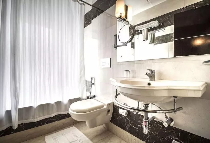 スイート, Fabhotel Prime Shervani