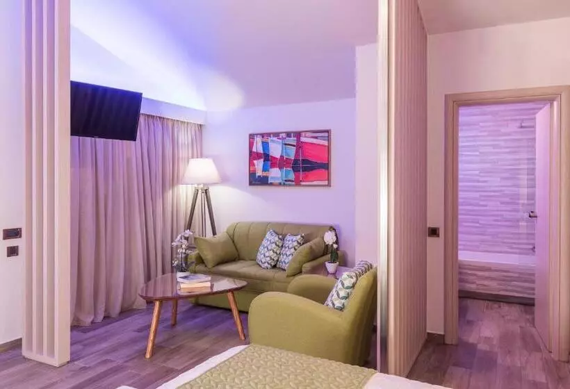سوئیت جونیور با چشم‌انداز باغ, Akti Taygetos Conference Resort
